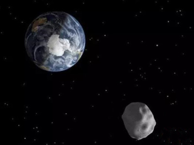 一颗“房子大的”小行星正向地球冲来！会撞上吗？
