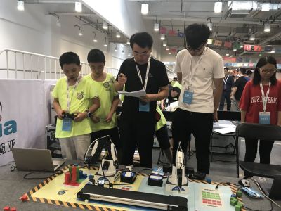 厉害！世界机器人大赛三名深圳小学生竟捧回两项世界冠军