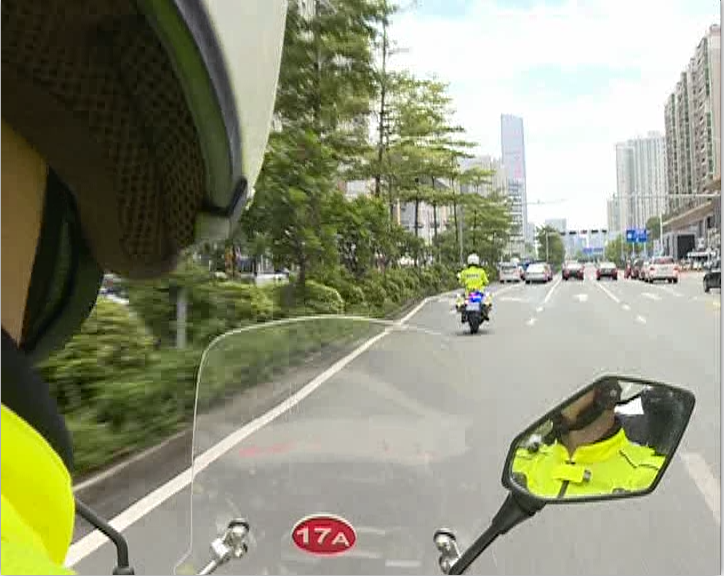 2000字感谢信！感谢深圳交警铁骑帮了她……