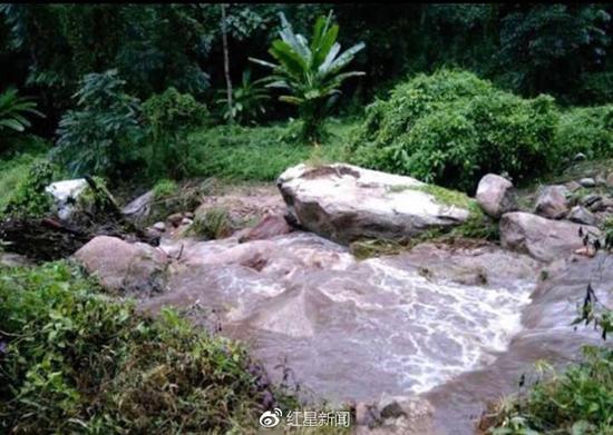 11名中国游客泰国清迈遇山洪 26岁女子溺水身亡