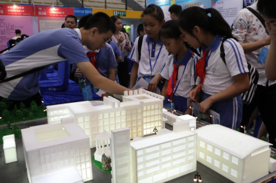 深圳学生创客节在市第二高级中学举行