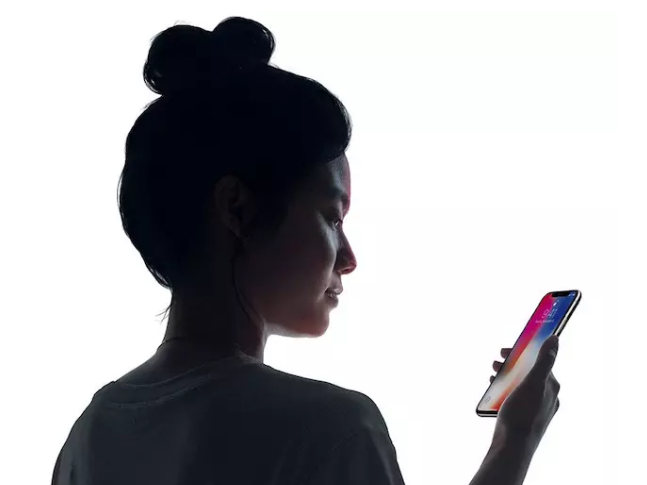苹果公布 iPhone X 人脸识别更多细节，双胞胎不建议使用
