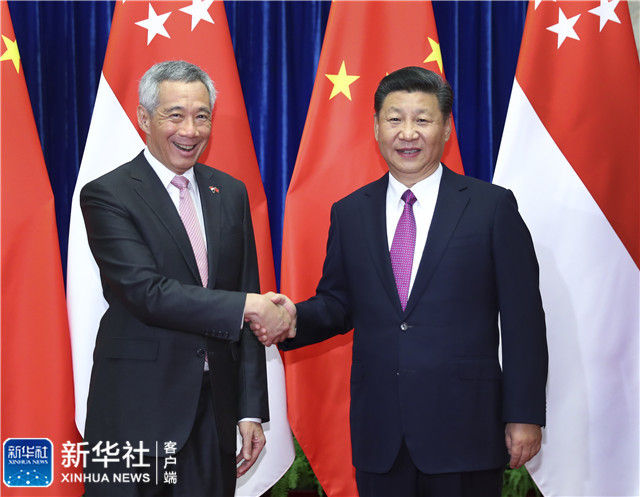 习近平会见新加坡总理李显龙