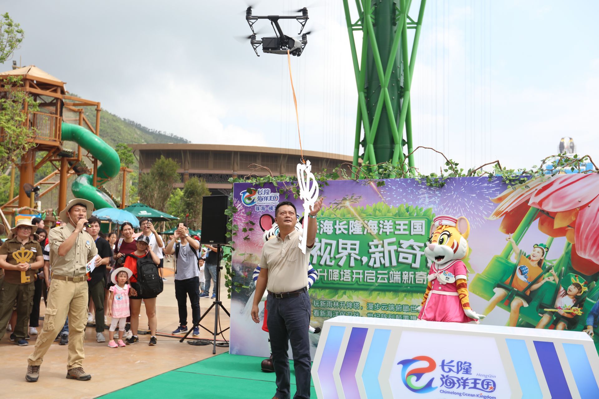 珠海长隆雨林升降塔新区迎客