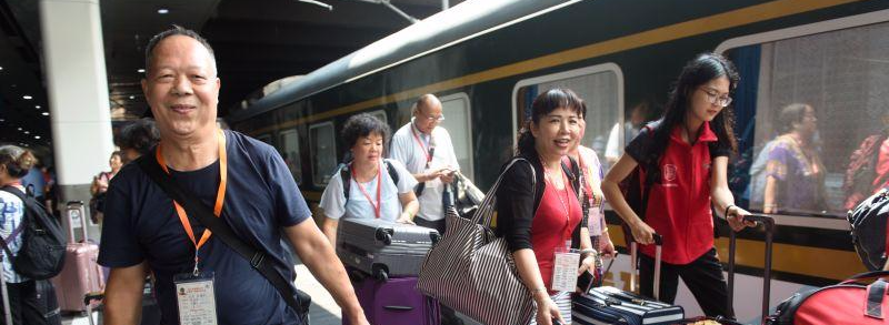坐着火车去新疆！“深新号”援疆旅游专列首发了