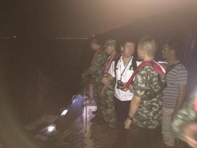 广东海警处置一起深圳海域撞船事故 成功救助3名船员