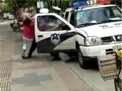 上海警方：对涉事民警行政记大过 对女子警告处罚