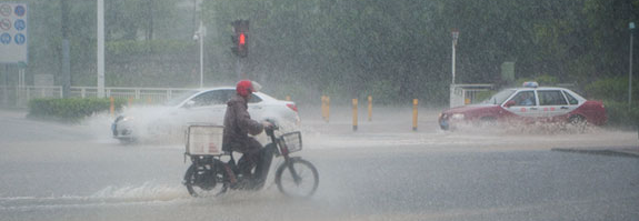 深圳发布暴雨红色分区预警，全市中小学停课！