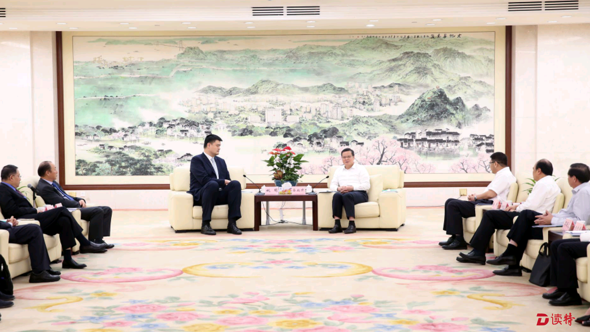 中国篮协主席姚明一行到访东莞