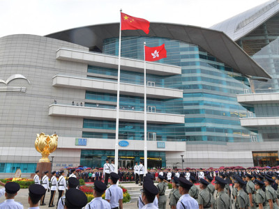 香港举行升旗仪式庆祝中华人民共和国成立68周年 