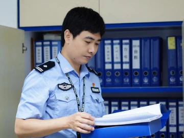 陈伟创：社区警务工作的“百事通”