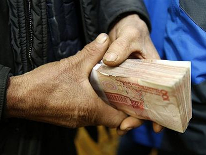 人社部：用人单位拖欠农民工工资将被列入