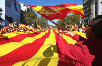 西班牙巴塞罗那爆发大游行反对加泰罗尼亚独立