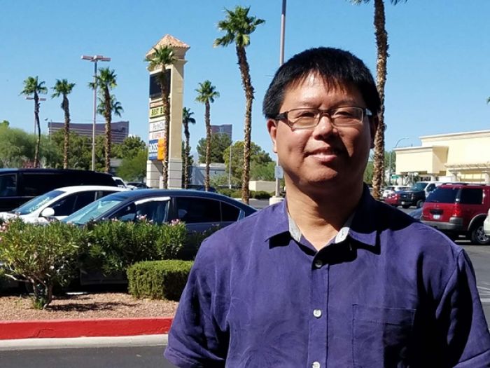 华人导游亲历拉斯维加斯枪击案 救助3名伤员获赞
