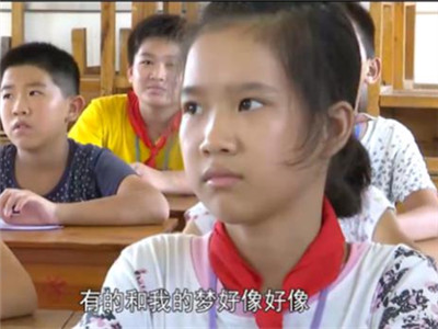 这位小女孩梦想成真了，全村人都奔走相告
