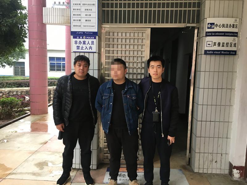 “充值刷流水”就能办“黑金”信用卡？他被骗150万元