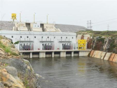 中国承建西非最大水电站交付 这国总统总理全到场
