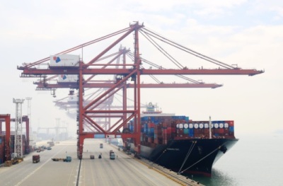 大铲湾码头迎来新航线 覆盖亚洲及中东市场