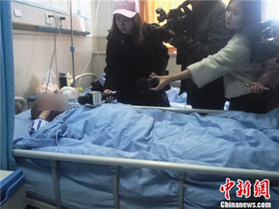 长期卧床玩手机导致高位截瘫？一男子直言“没想到”