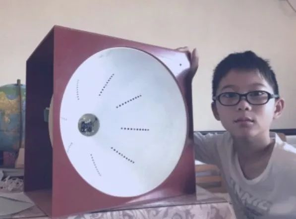 摘得纽伦堡发明展银奖，深圳眼疾男孩变身“小发明家”！
