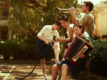 《芳华》12月15日上映  冯小刚重回贺岁档   