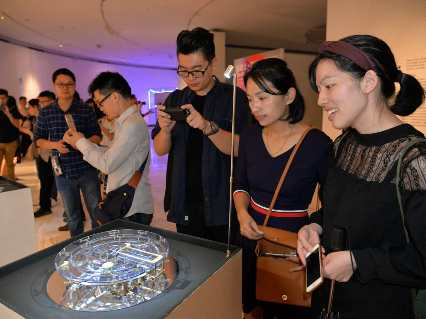 深度 | 多个新媒体展览在深展出，科技幻境折射人文思考