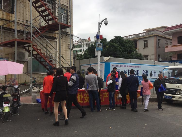 大鹏办事处开展安全生产宣传咨询活动