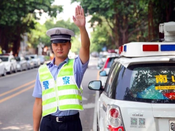 周圣钧：在为人民服务中实现人生价值