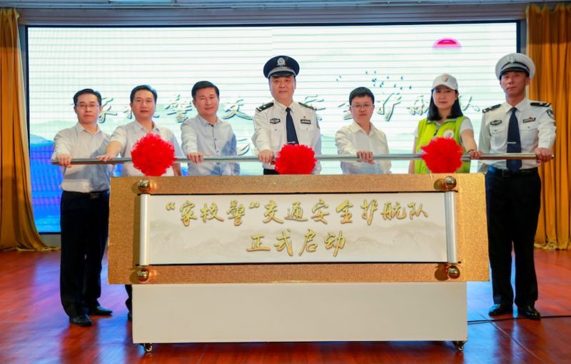 家长注意！今后校门口都有“护航区”，送学车辆要即停即走