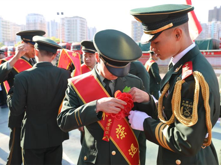 向退伍老兵致敬！今天，深圳这群消防兵退役了