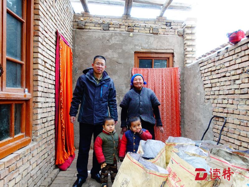 “结亲周”深圳援疆干部开展“民族团结一家亲活动”