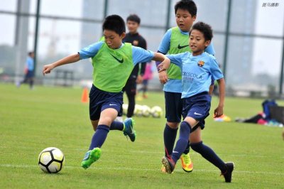 加油，少年！三名中国足球小将下月赴巴萨参加青训
