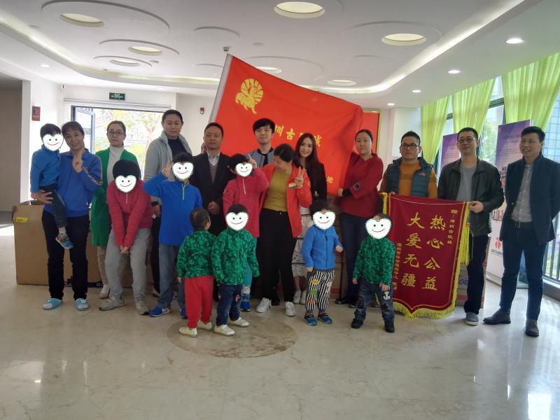 深圳古玩城：给福利院的孩子们送去冬日温暖