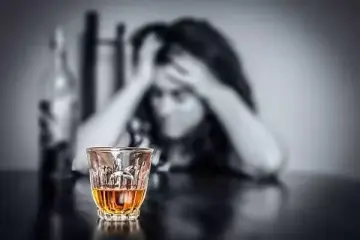 心理医生分析女酒鬼的故事:酒瘾者不能控制自己的饮酒行为