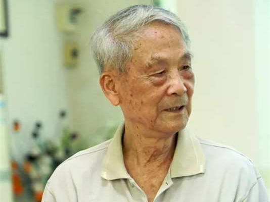 东莞麻涌86岁退休老人写诗歌颂家乡