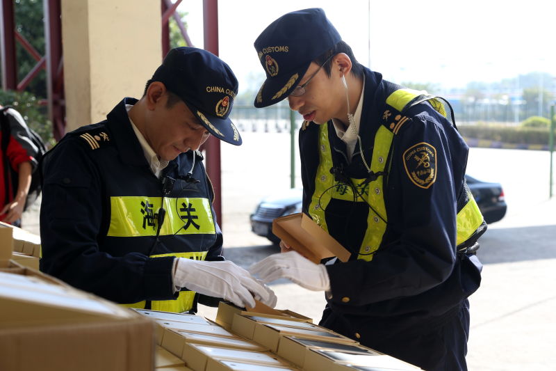 深圳海关“龙腾”行动查获侵权案全国居首