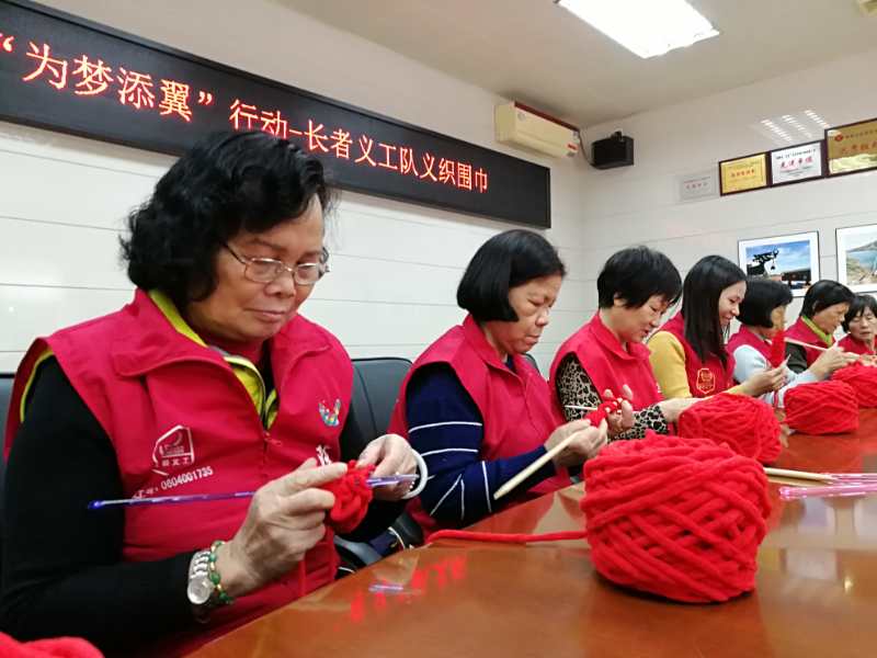 福永义工组车队助学支教 爱心物资装满6台车