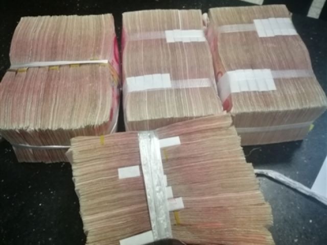 她月薪2000元捡到39万如数上交：钱自己挣才放心 