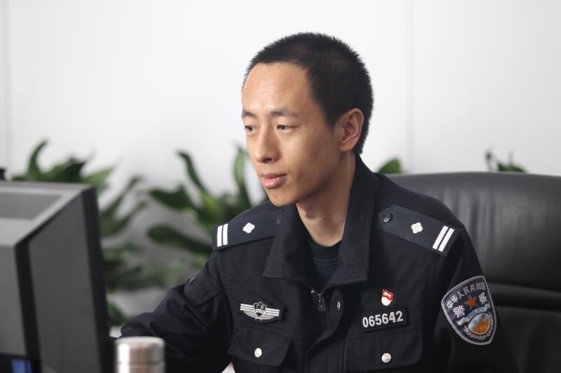 任鹏：恪尽职守 倾情服务
