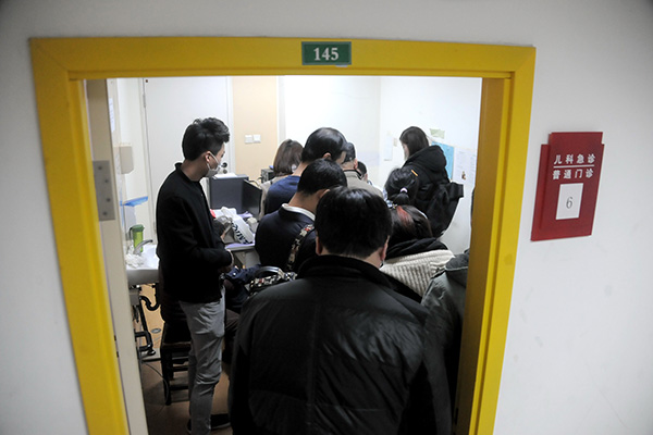 “看病似打仗,挂号如春运” 儿科超负荷医生待遇低风险高
