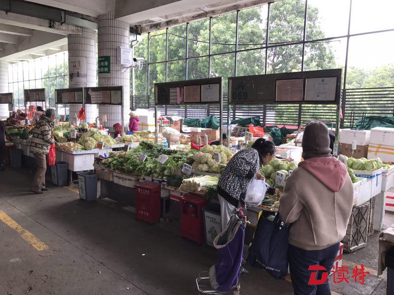 菜价易涨难跌！天气寒冷，来深的蔬菜都堵在高速路上了