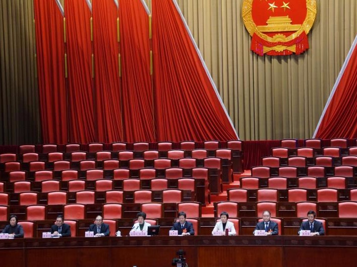 广东省十三届人大一次会议举行预备会议