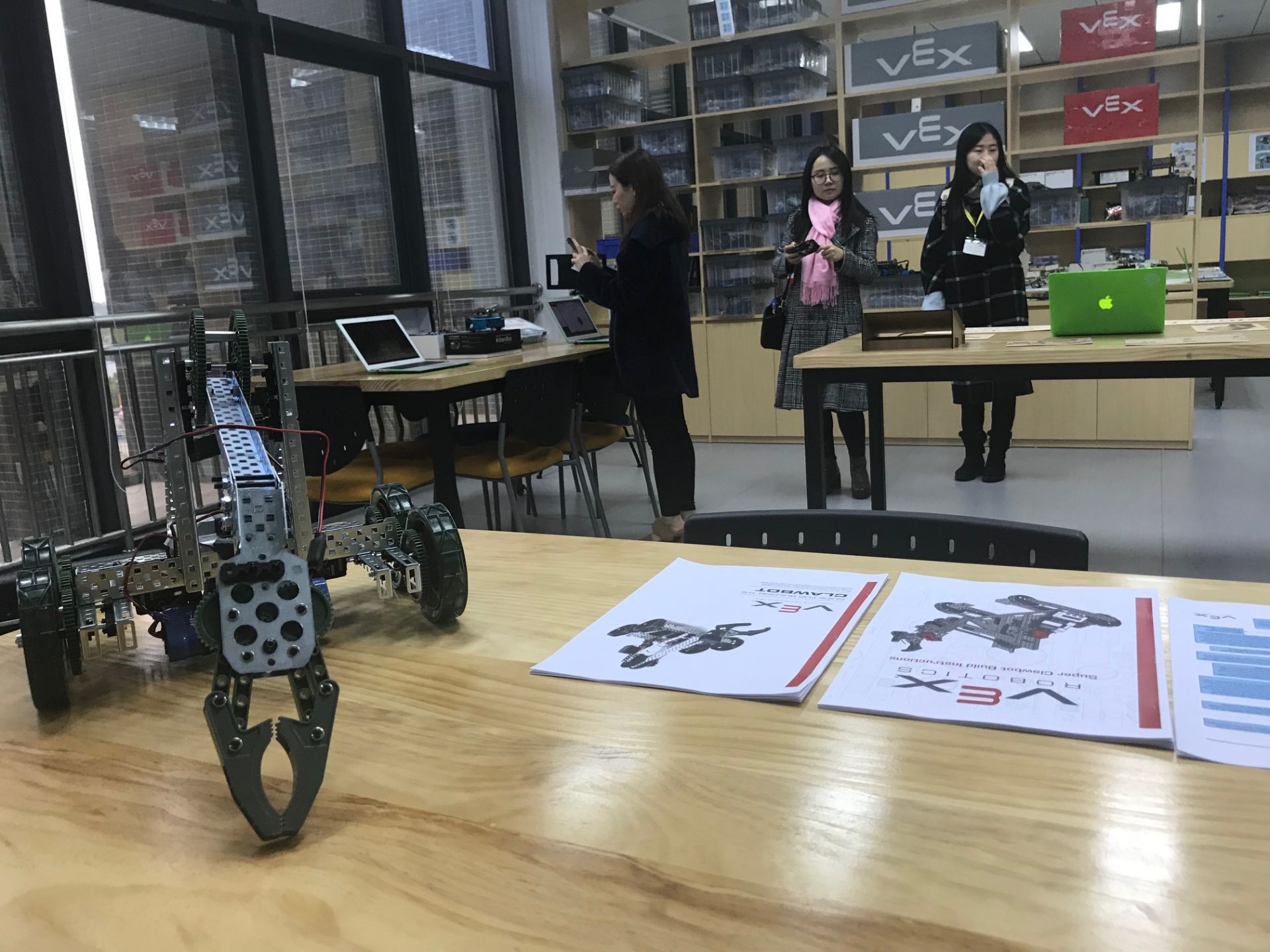 又一个企校合作的创客空间成立，深圳学生真幸福！