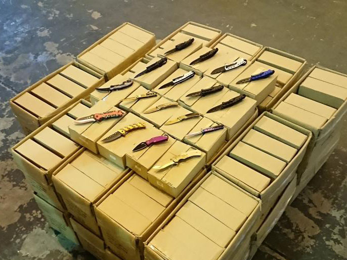 香港海关检获怀疑违禁武器