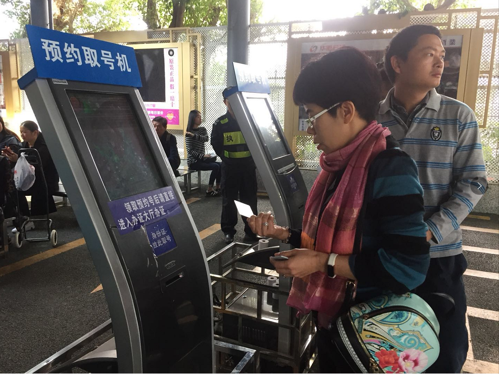 中英街取消办证工本费后第3天,读特记者现场体验