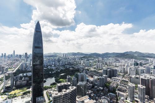 王伟中参加广东省十三届人大一次会议深圳代表团审议
