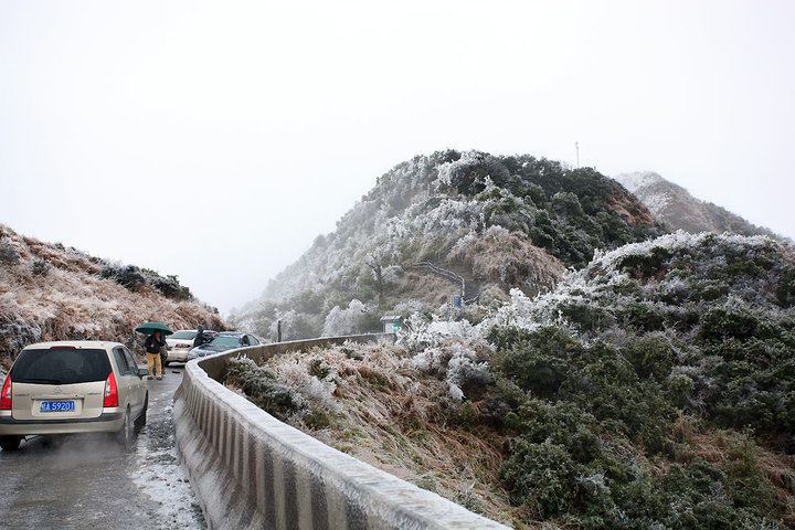 航班、火车、汽运不同程度受阻，这次南方的雪下得有点猛