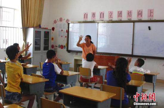 推行师德考核负面清单制度 建教师个人信用记录