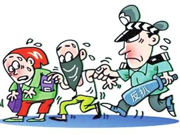 两蟊贼在宝安行窃刚得手就被抓，原因竟然是……