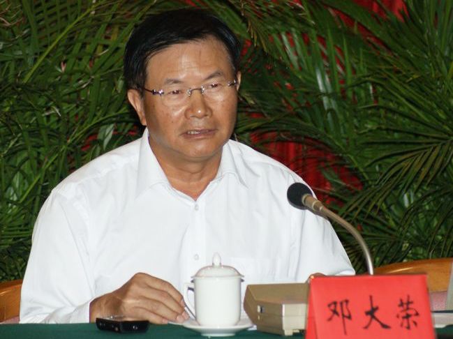 汕头市委原副书记邓大荣被开除党籍和取消退休待遇